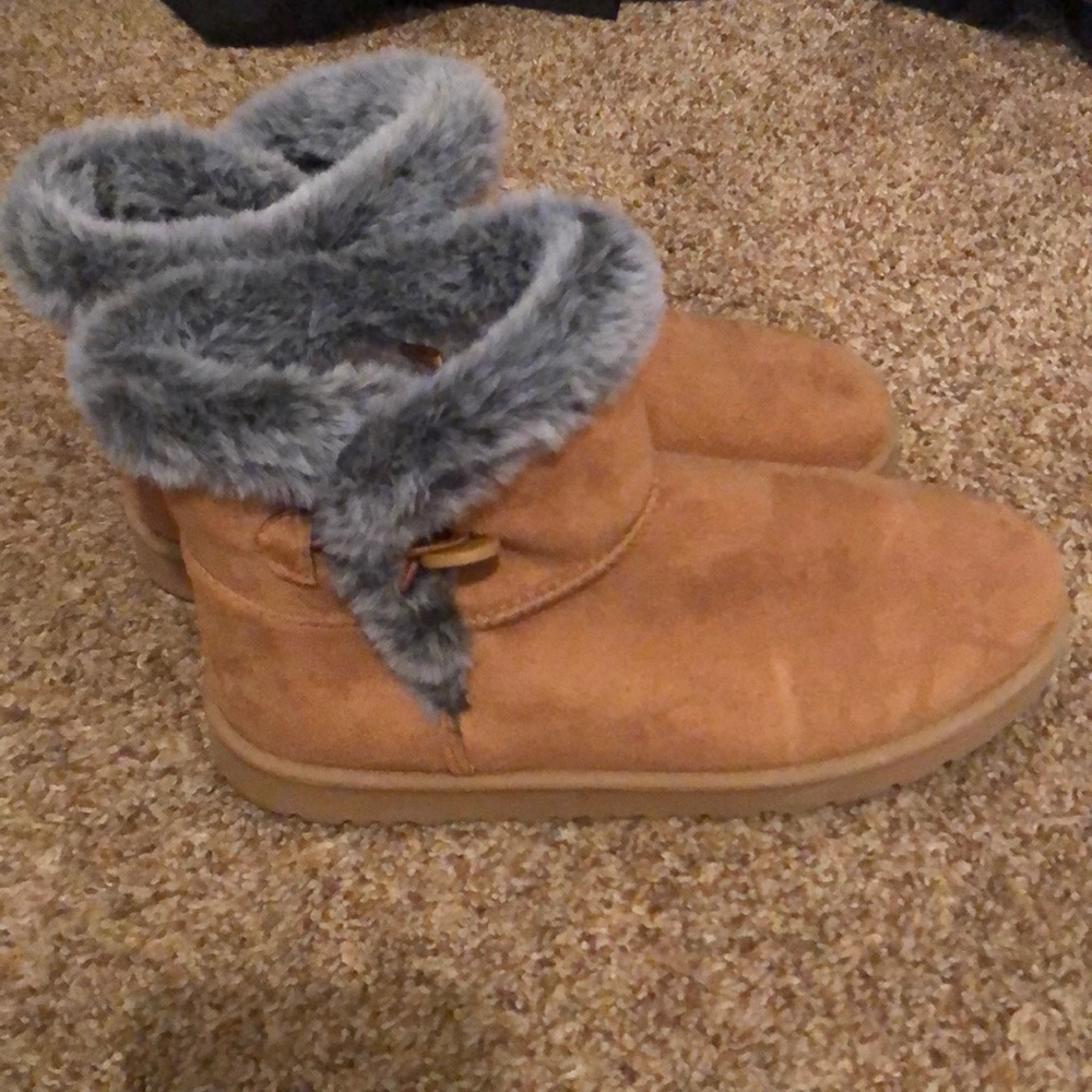 Rue 21 boots. Brown with gray fur